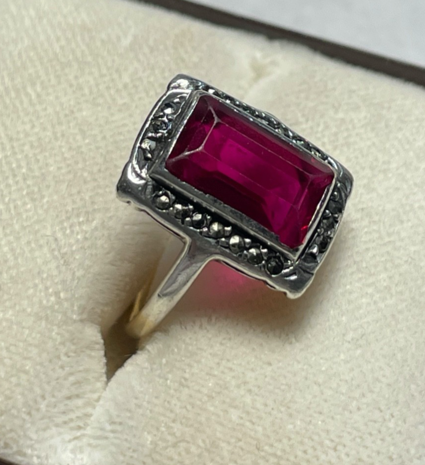 Aparter antik Ring 333 Gold 8 K roter Spinell Farbstein Ø 16 mm RG 50  gepfl.1