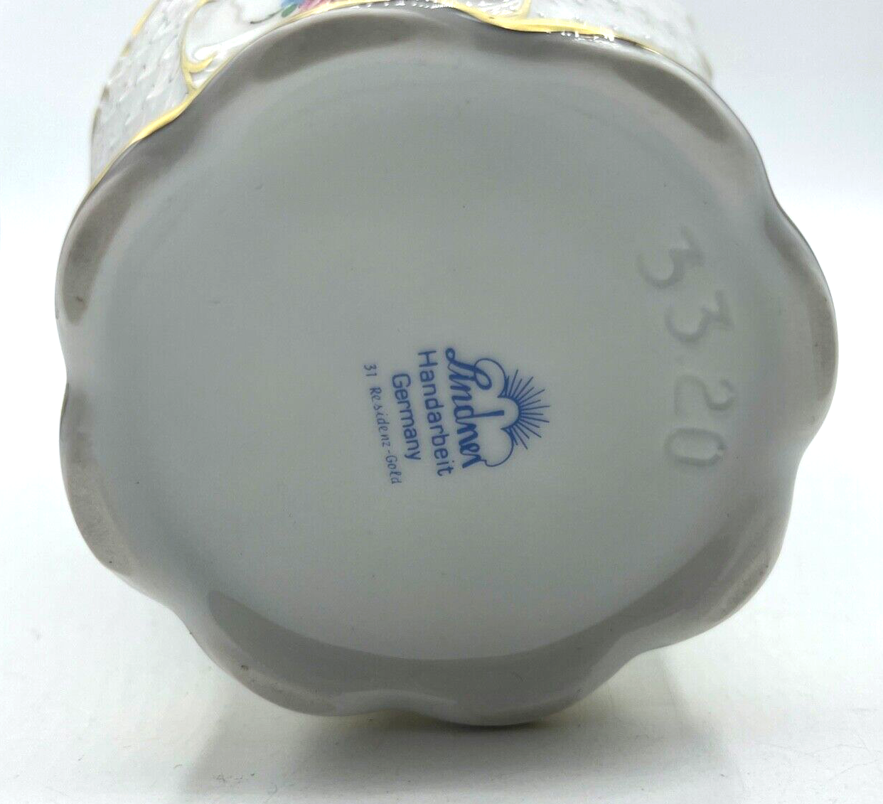 Lindner Porzellan Vase 3320 Golddekor Blumen Bukett sehr gepflegt H 20,5 cm4