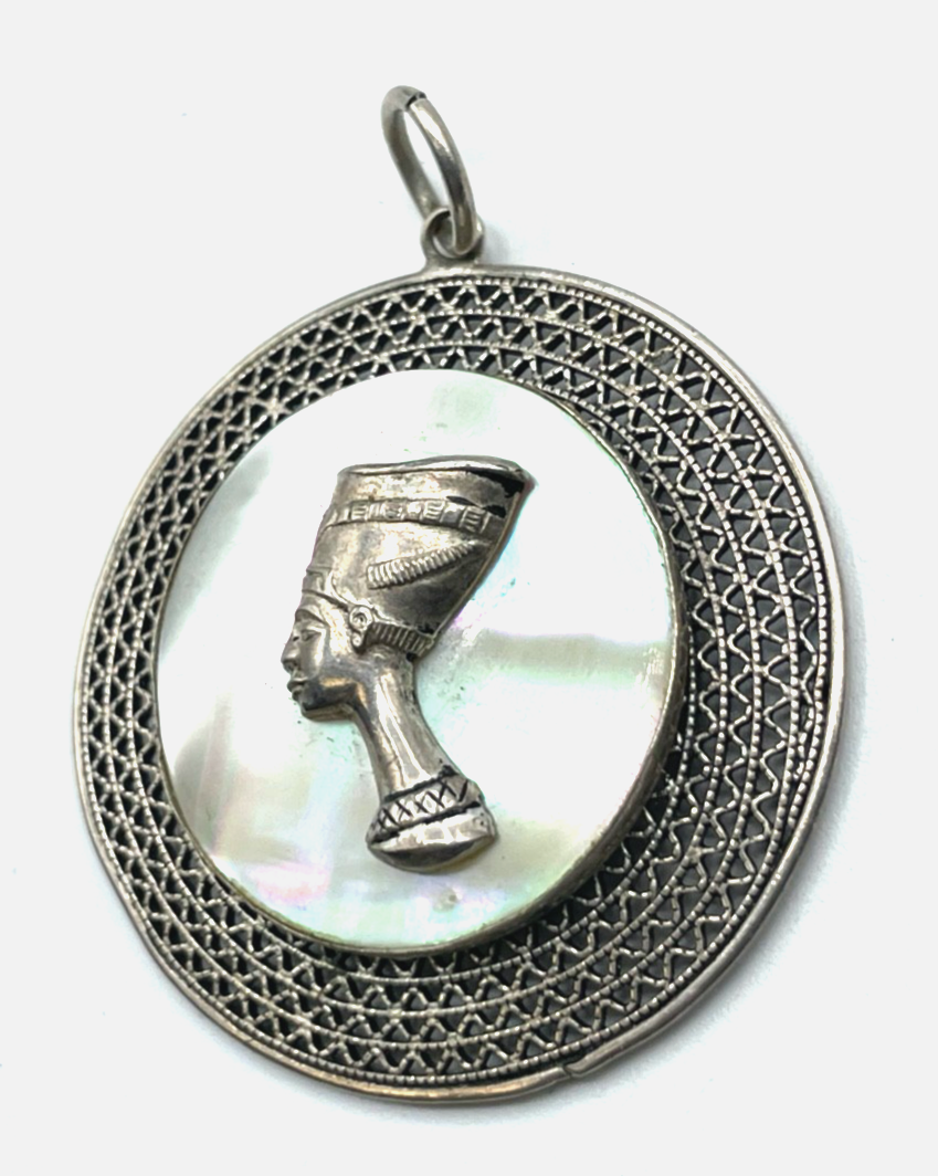 Antik Anhänger 800 Silber Pharao Nofretete Perlmutt 30erJ top gepflegt Ø 39 mm2