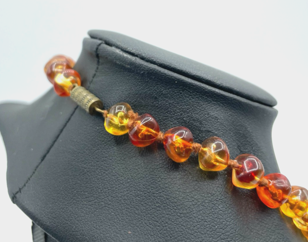 Vintage stattliche Bernstein Imitat Kette im Verlauf  einzeln geknotet L 67 cm1