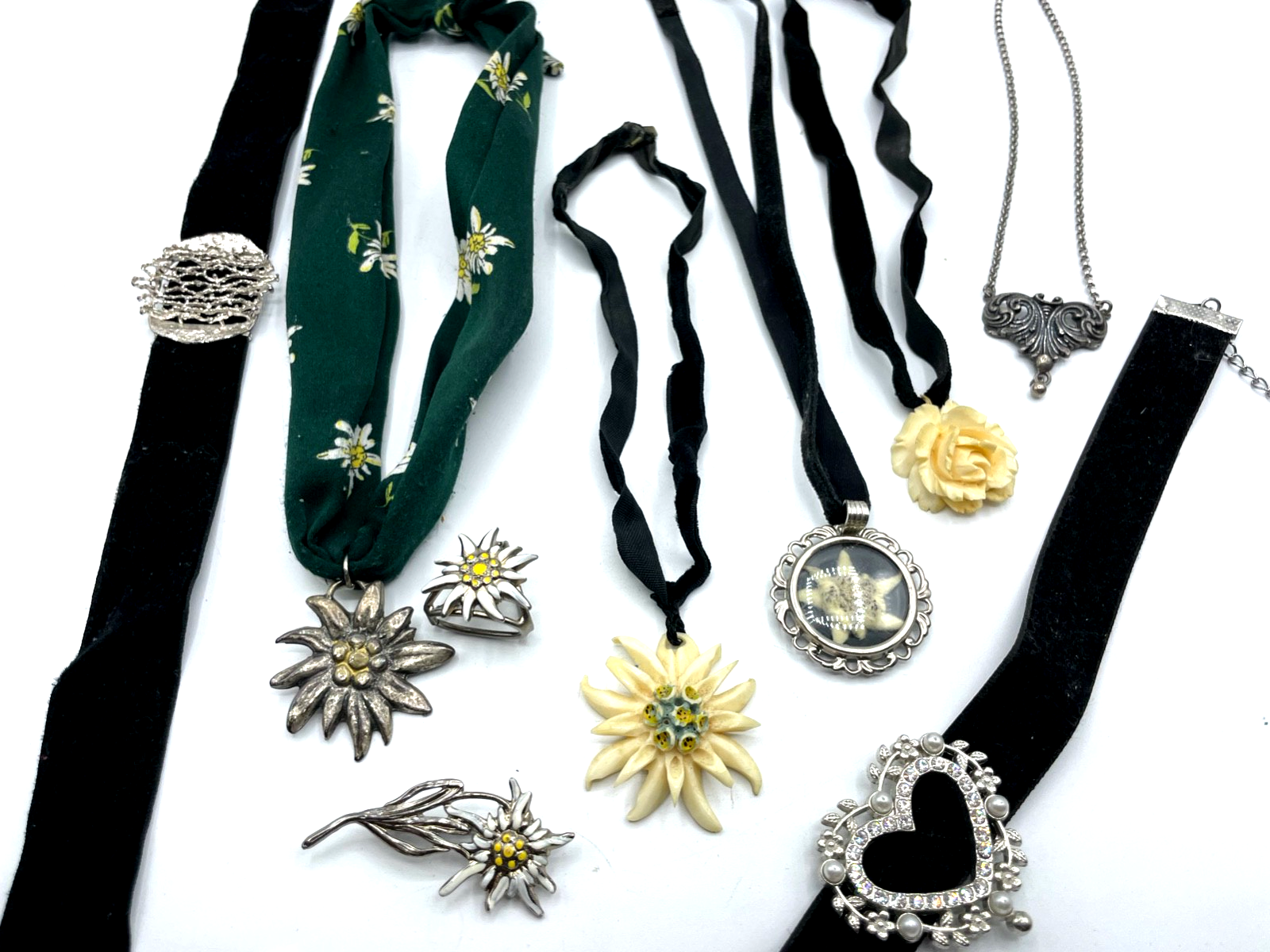 Konvolut antik + neu Wasen oder Wiesen Schmuck Dirndl Trachten Folklore Edelweiß7