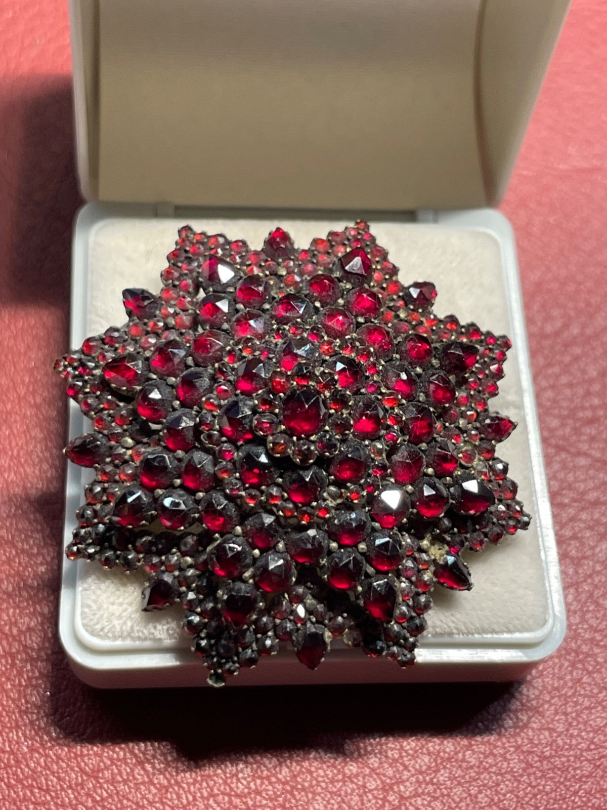 Antik attraktive Granat Brosche vor 1900 Silber vergoldet Ø 45 mm ungereinigt1