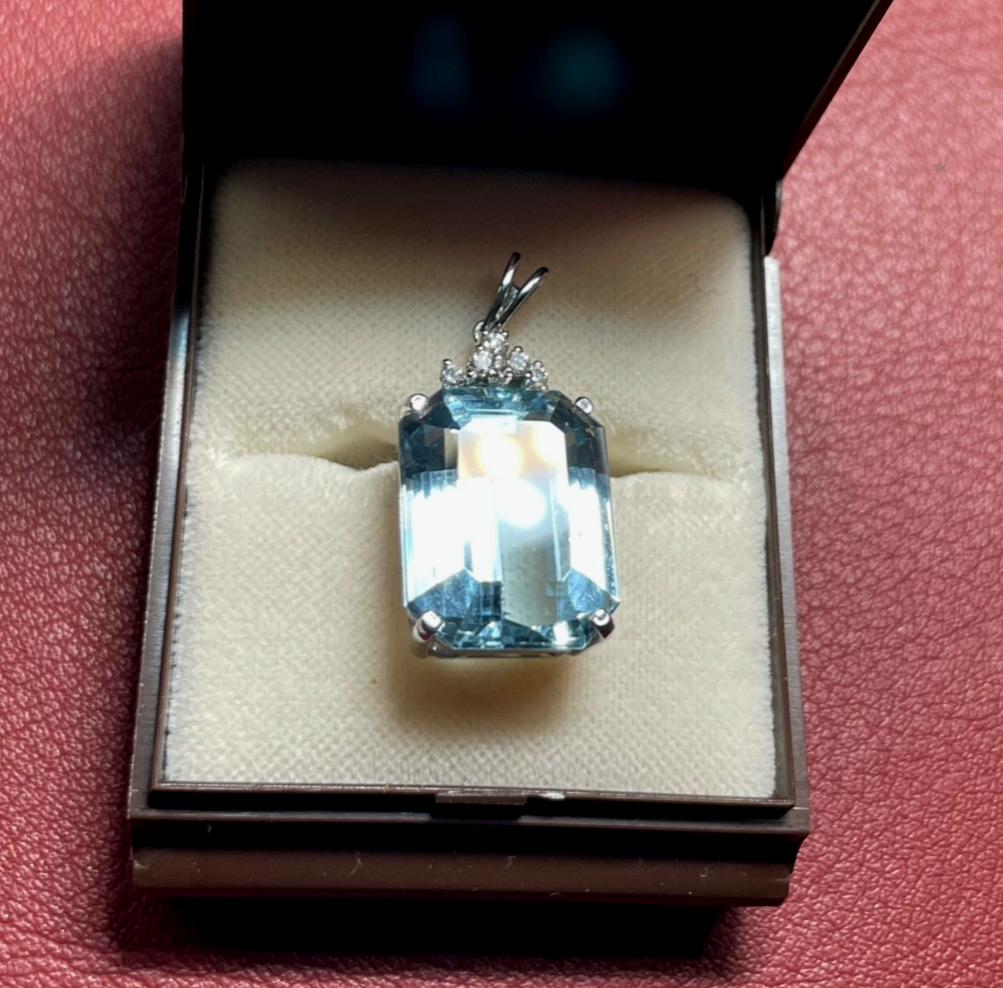 Eleganter 585 Gold 14 K Gold Weißgold Anhänger Aquamarin + 5 Brillanten Juwelier0
