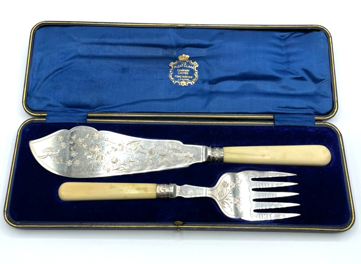 Antik England gr Vorleger Fischbesteck versilbert um 1900 im Etui sehr schön0