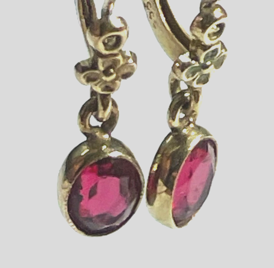 Antik 333 Gold 8 K Ohrringe Ohrhänger  elegantmit rotem Spinell Farbstein3
