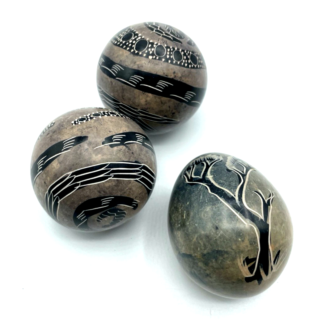 2 vintage und dekorierte Stein Kugel + 1 Stein Ei aus Afrika Handarbeit Elefant4