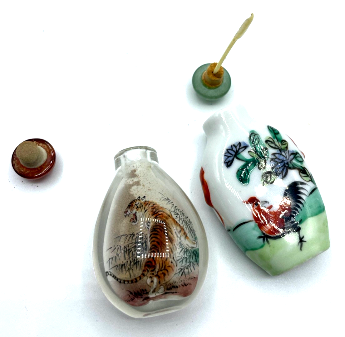 Asiatika 2 vintage snuff bottle Glas China handbemalt Riechfläschchen Tiger Hahn4