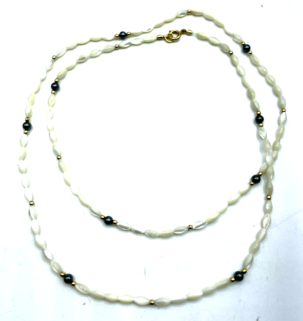 Elegante Perlmutt Halskette mit Golddouble + Hämatit L 81 cm B 4 mm Top Zustand3