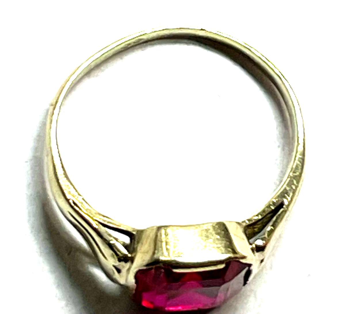 Aparter antik Ring 333 Gold 8 K roter Spinell Farbstein Ø 15 mm RG 47  gepfl.4