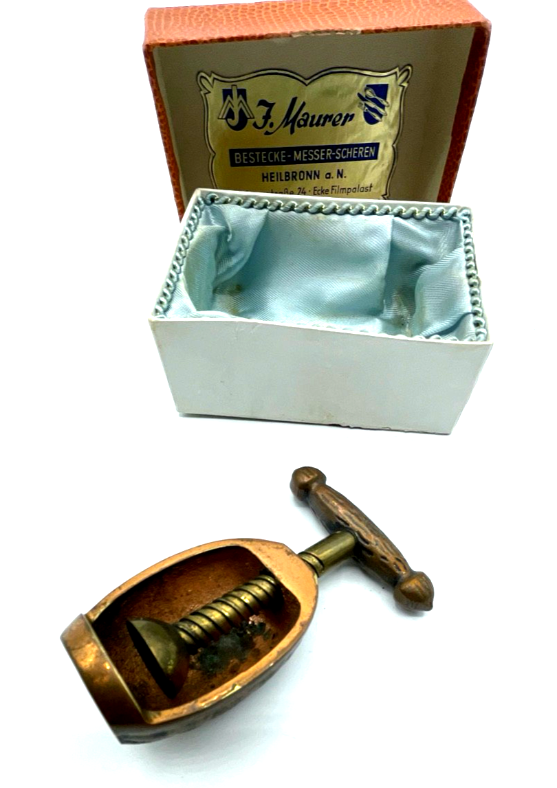 Antik Nusszwinge Nussknacker Messing Bronze Schraubnussknacker 30erJ orig. Box6