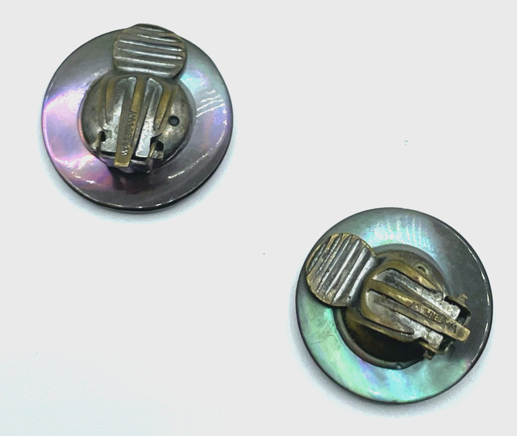 30/50er Jahre Ohrclips mit buntem Perlmutt Handarbeit Messing Korpus Ø 21 mm rar5