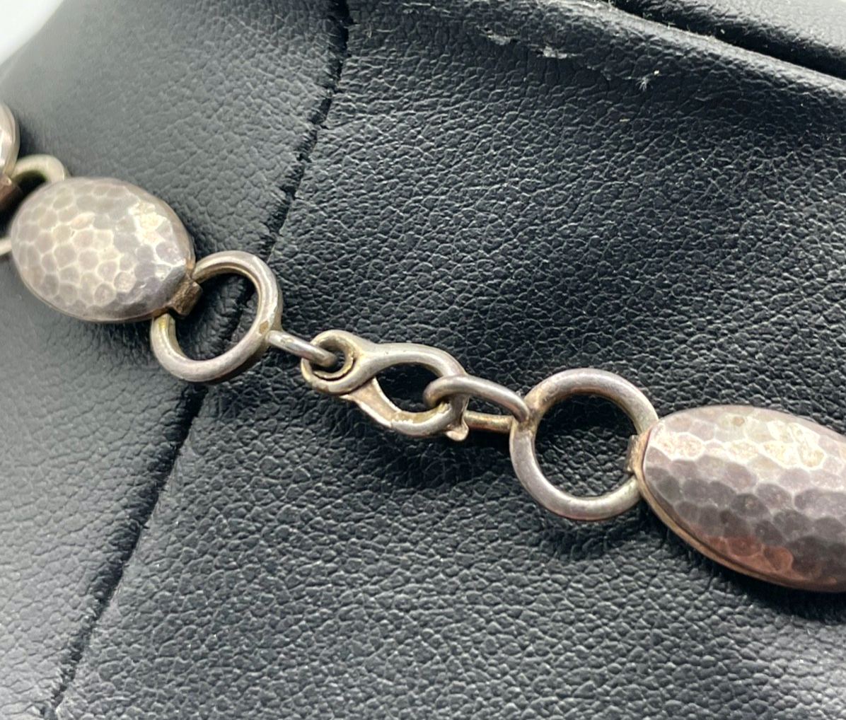 Antik Collier Hammerschlag Dekor Bauhaus Ära vermutlich WMF Schmuck versilbert4