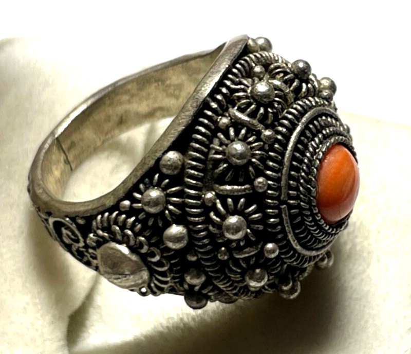 Solider vintage 800 Silber Ring Koralle Cabochon Handarbeit Filigranarbeit Ethno2
