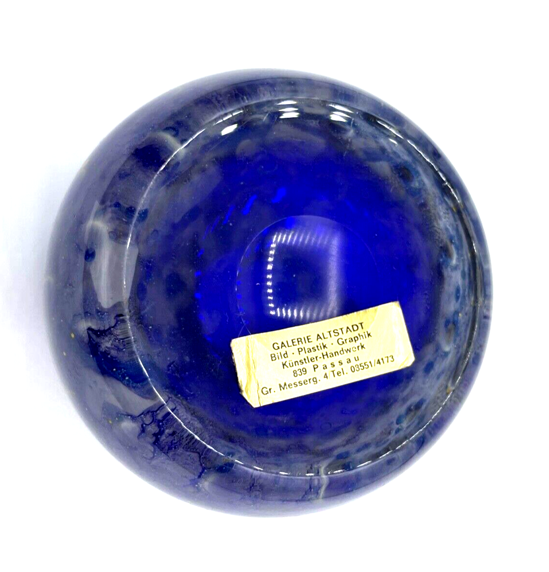 Kunsthandwerk dekorativ Kunstglas Vase blau Einschmelzungen Handarbeit H 11 cm1