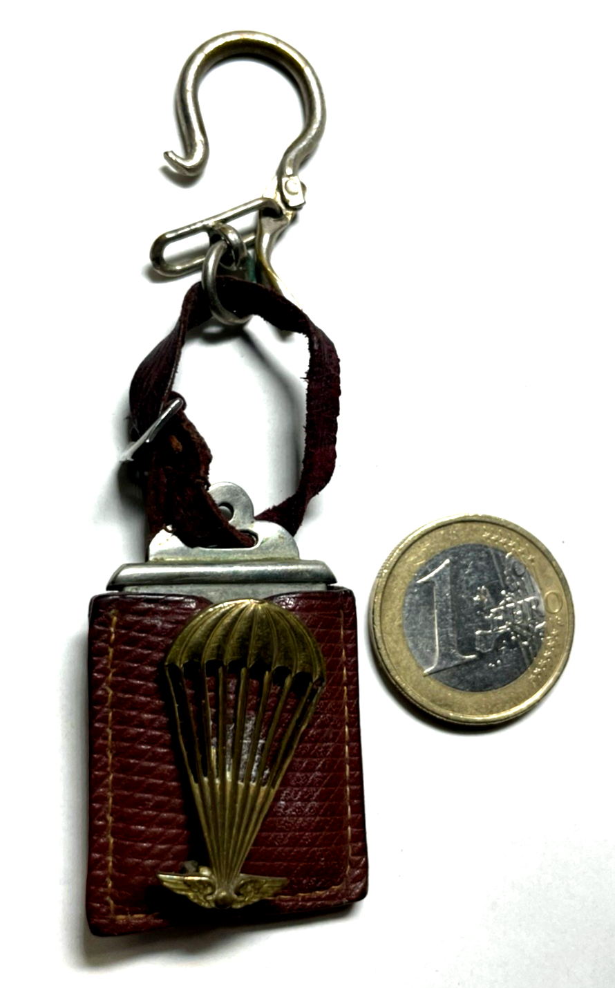 1.WK ? Fallschirm Emblem als Schlüsselanhänger im Lederetui WK I  Dachbodenfund10