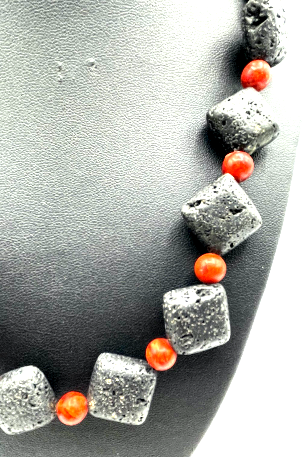 Attraktive Bambuskoralle + Lava Stein Halskette Collier L50 B2,2 cm Magnet Kugel2