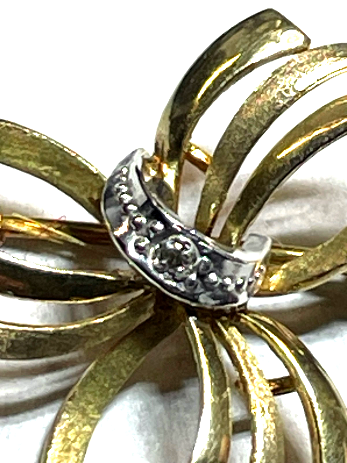 A*D Andreas Daub 333 Gold 8 K Brosche Anstecknadel klassisch Schleife + Brillant2