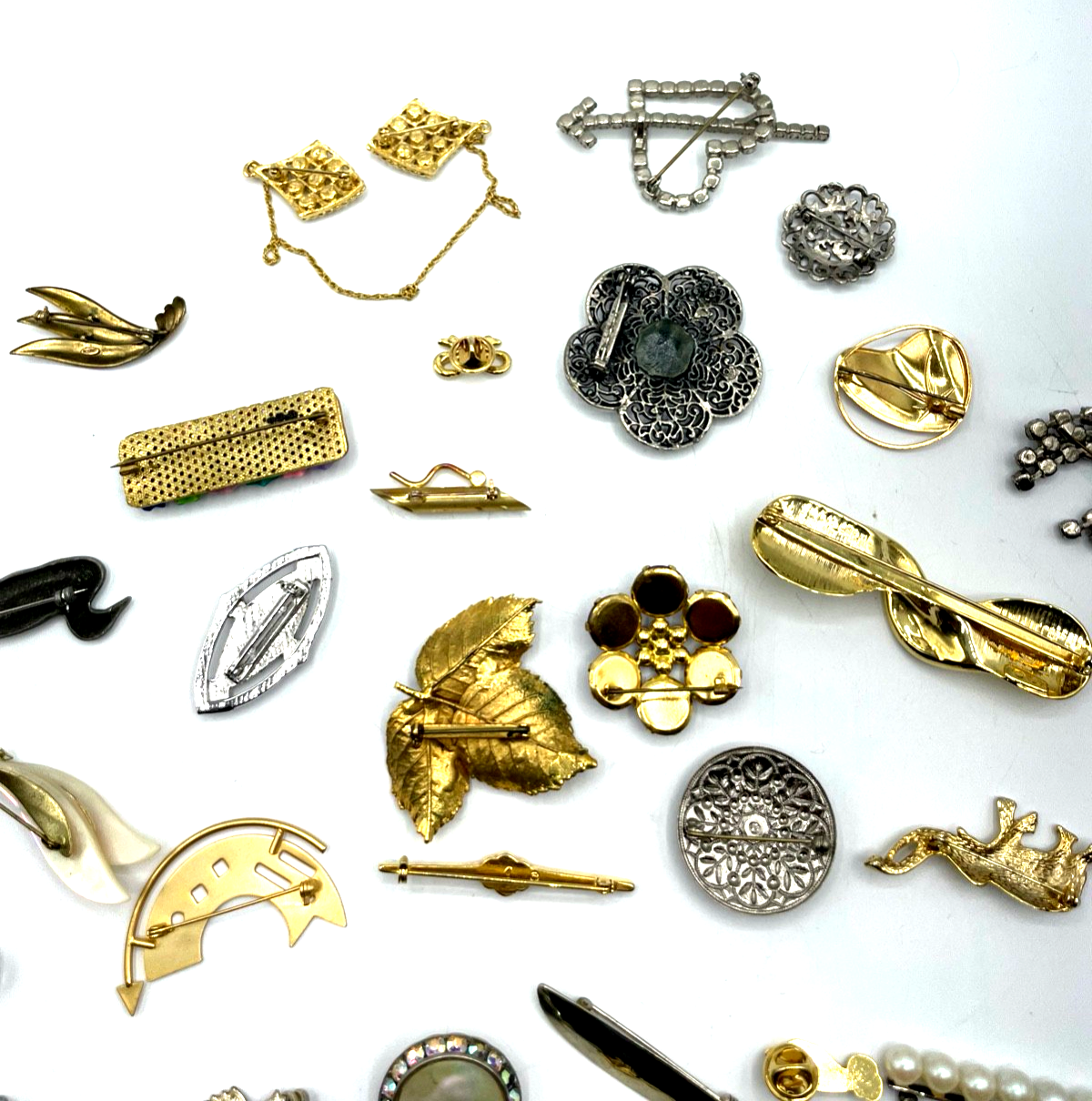 Konvolut 34 Stck. Broschen Anstecknadeln antik vintage + neu Modeschmuck gepfl.13