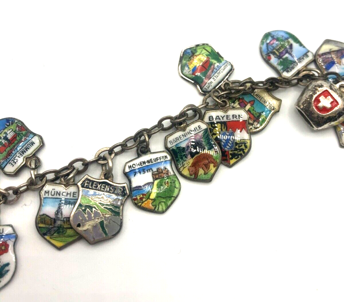 Vintage Silber gut bestücktes Bettelarmband Stadtwappen 24 Reiseandenken Emaille3