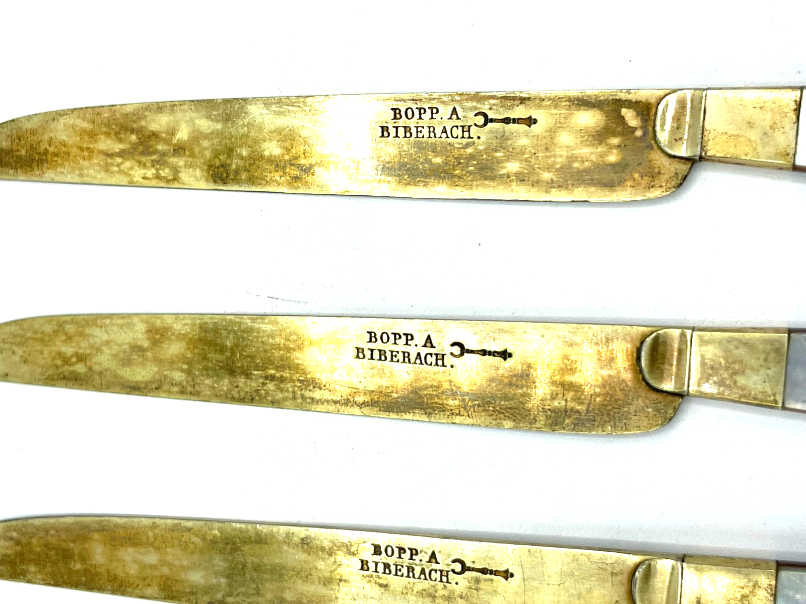 Antik 6 Dessert Messer Messing mit Perlmutt Griff BOPP. A Biberach um 1900 gepfl4