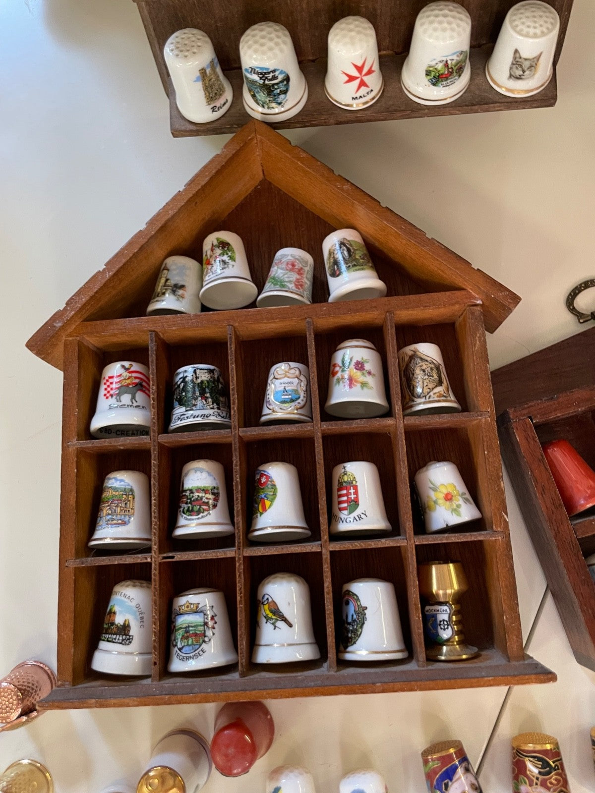 Komplette Sammlung 130 internationale Fingerhüte mit Holz Setzkasten Konvolut8