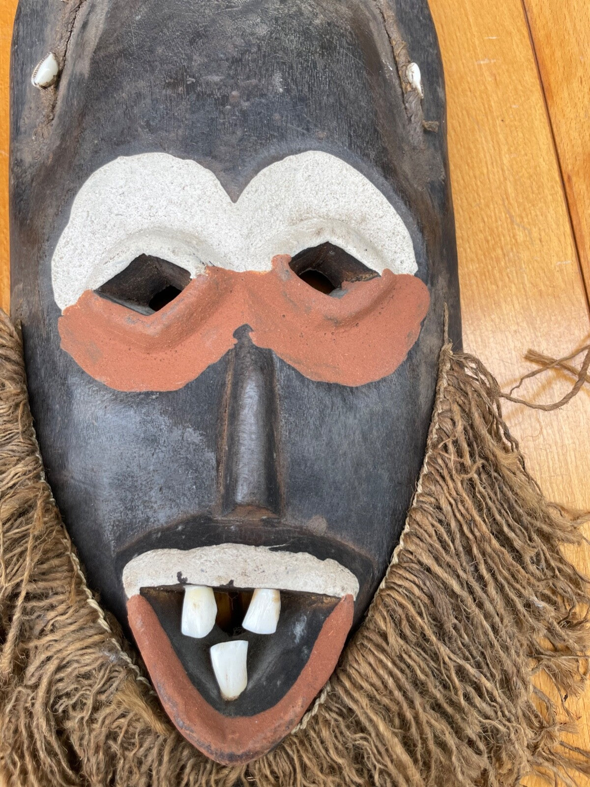 Alte Maske gr Afrika Wandmaske Handarbeit afrikanische Holzmaske Larve H 46,5 cm10