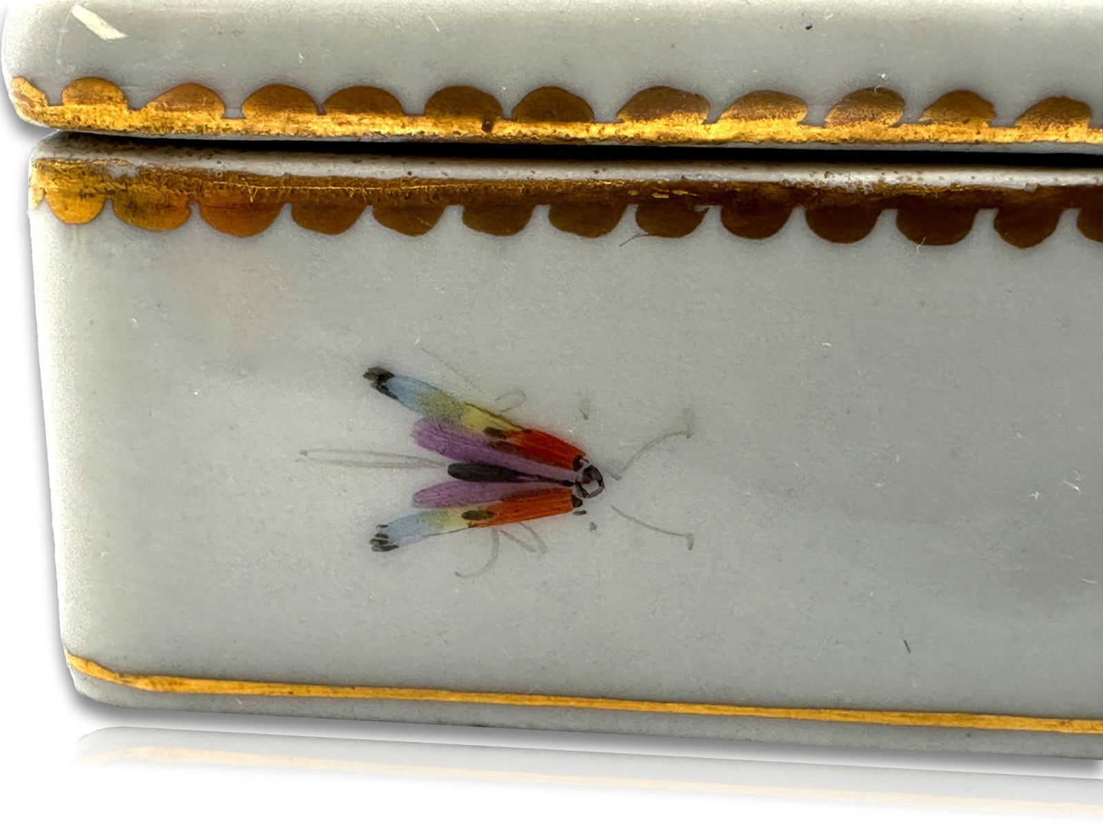 Antike Porzellan-Schatulle - Hahn-Dekor & Insektenmalerei - handbemalt - um 19009