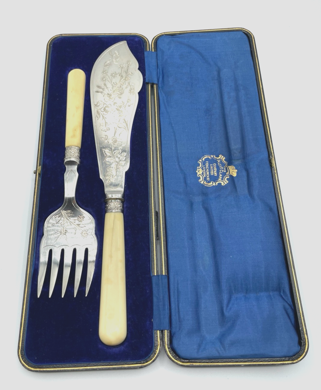Antik England gr Vorleger Fischbesteck versilbert um 1900 im Etui sehr schön4