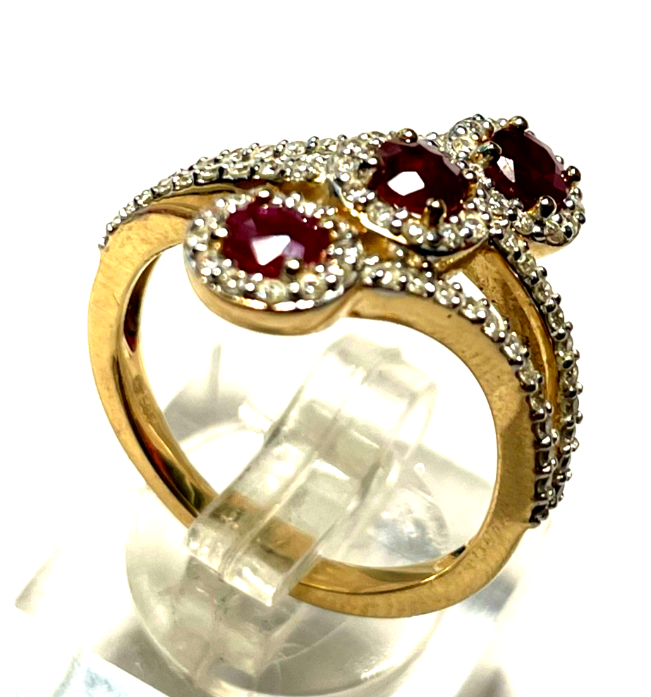 Atemberaubender massiver 585 Gold 14 K Ring 3x Rubin + 80 Diamanten Paveé RG 576