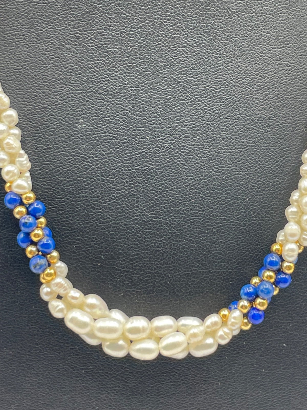 3 strängiges gedrehtes SWZ Perlen Lapis Collier elegant L 47 cm B 10 mm gepflegt1