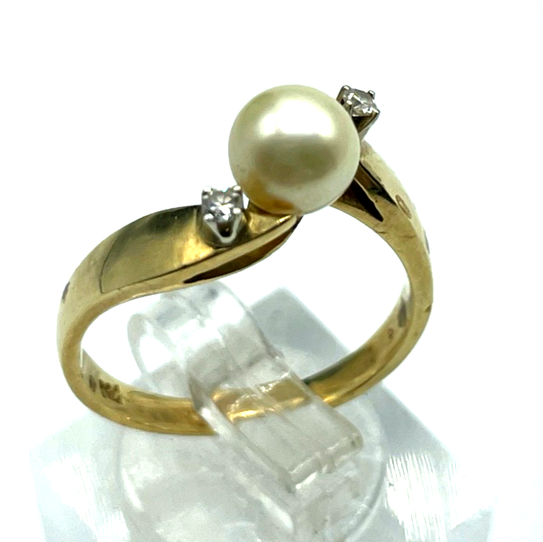 Klassiker 750 Gold 18 K Ring 17,5 mm RG 55 Akoya Perle 2 Brillanten 0,04 ct0