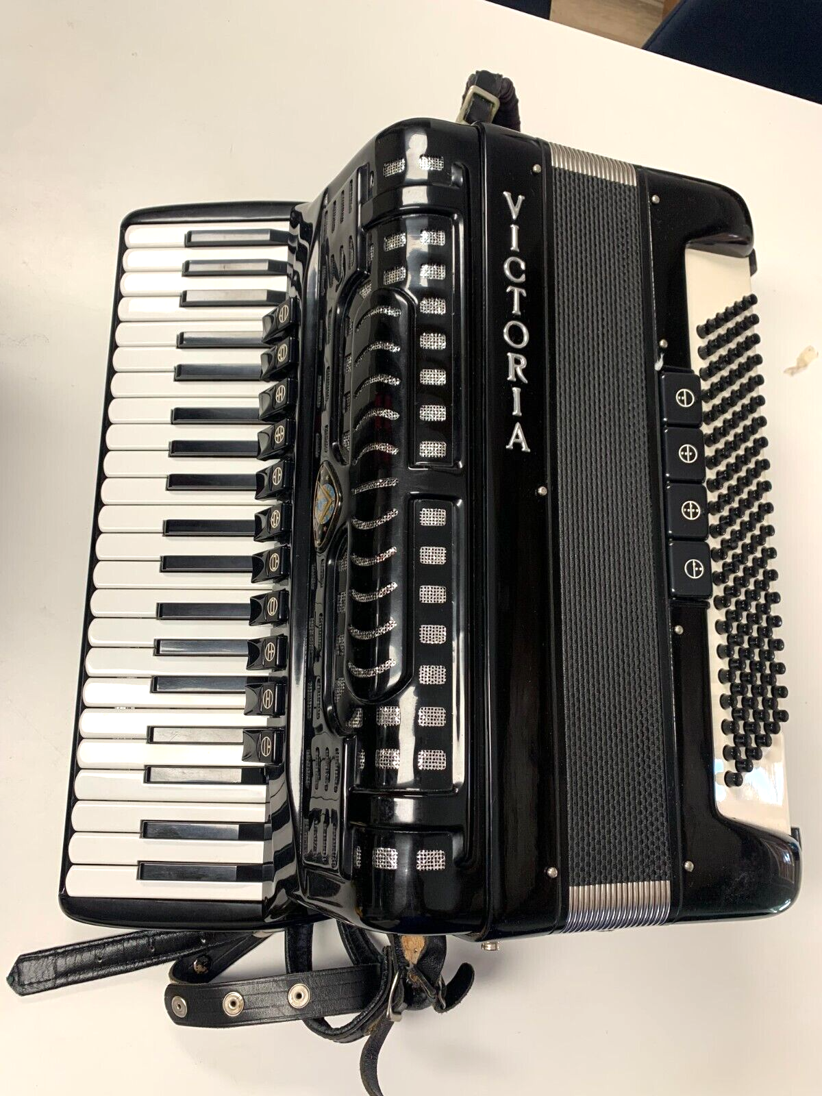 Profi Victoria Accordion 120 Bass - 11 x Diskantregister - 4 x Bassregister1