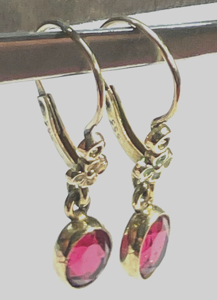 Antik 333 Gold 8 K Ohrringe Ohrhänger  elegantmit rotem Spinell Farbstein0