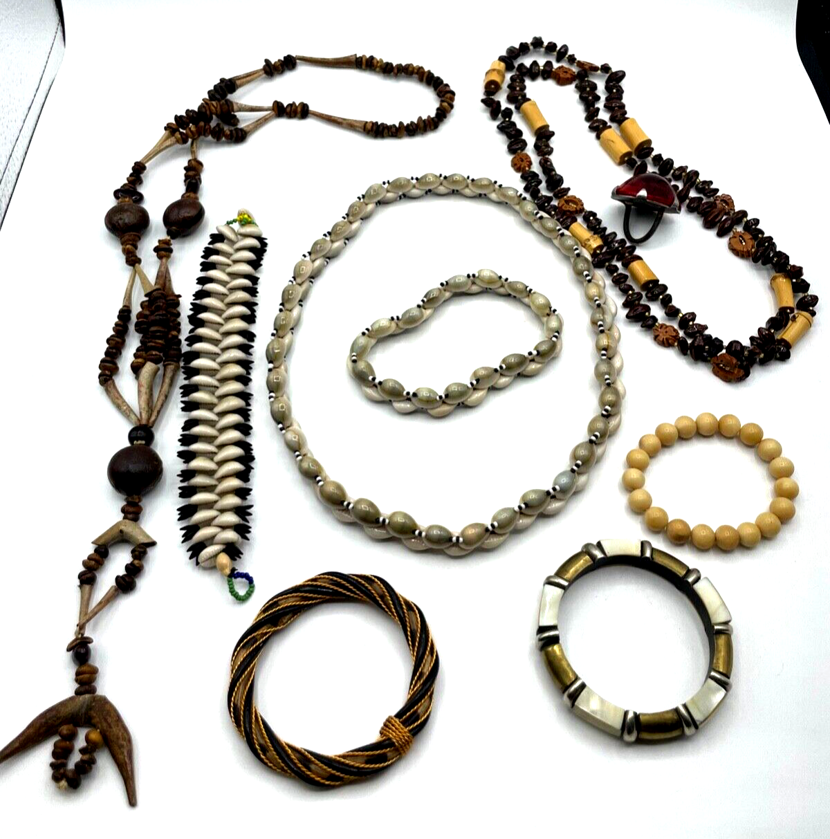 Konvolut Ethno Schmuck Ketten Armreif Armband Horn Bein Perlmutt Kauri Muschel12