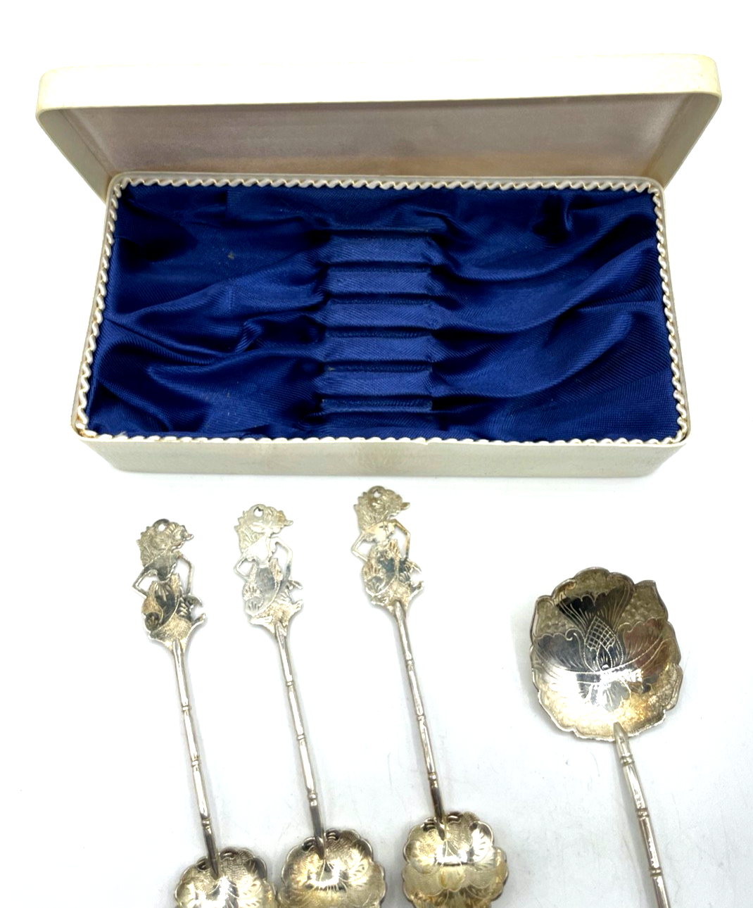 Vintage Indonesien 700 Silber Wayang Löffel Set 7 Stück. unbenutzt in Box 112 Gr3