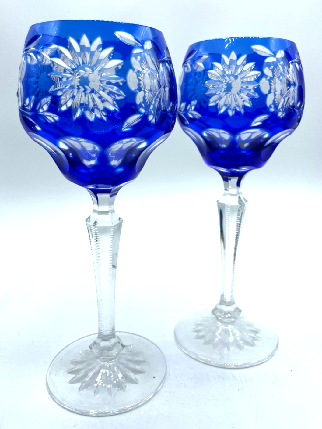 2 vintage Bleikristall Weingläser Römer Handschliff floral Dekor Blau H 21 cm0