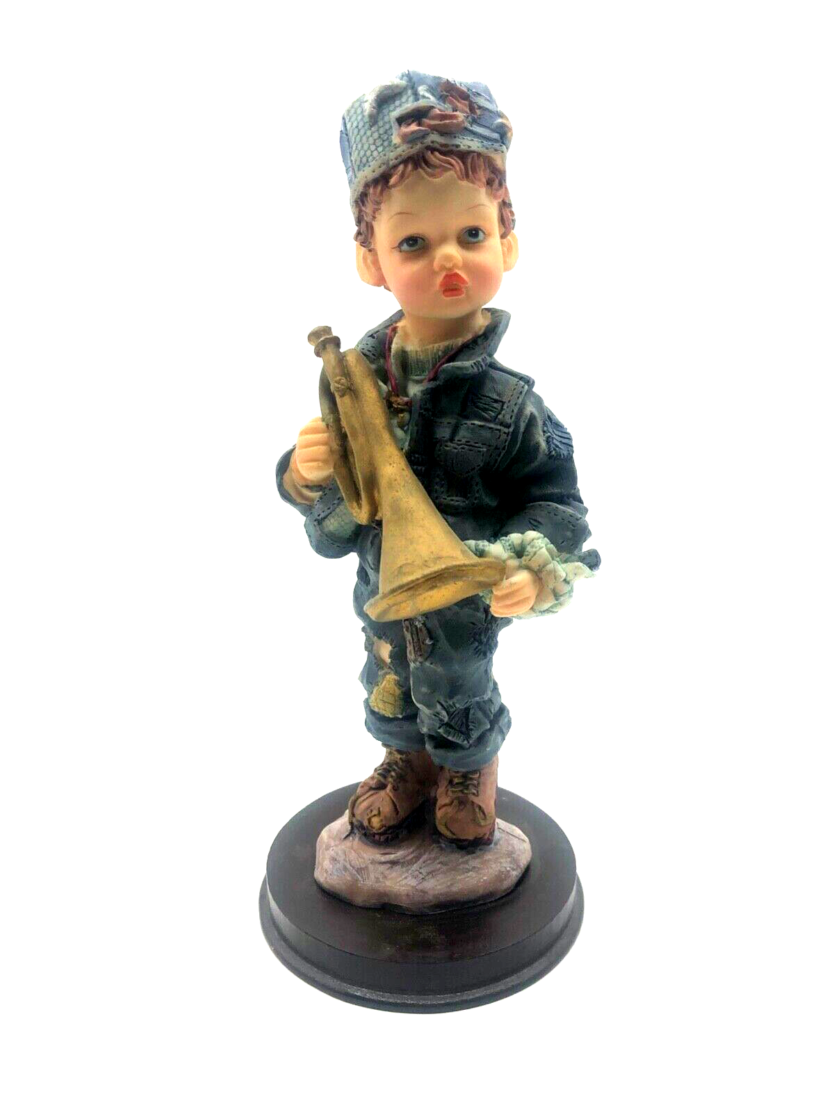 Hübsche Deko Figur kleiner Junge Bub mit Jeans Kleidung und Trompete H 20,5 cm0