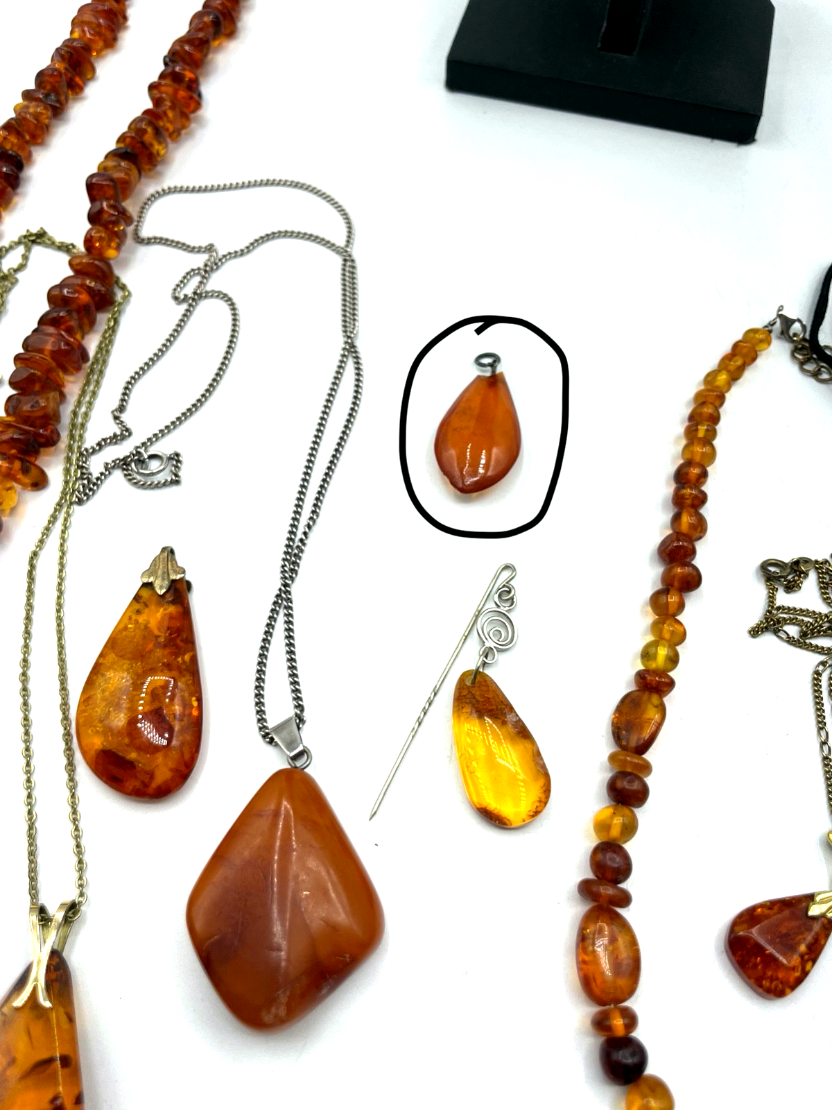 Konvolut tragbar gepfl. Bernstein Schmuck alt + neu Kette Anhänger Anstecknadel11