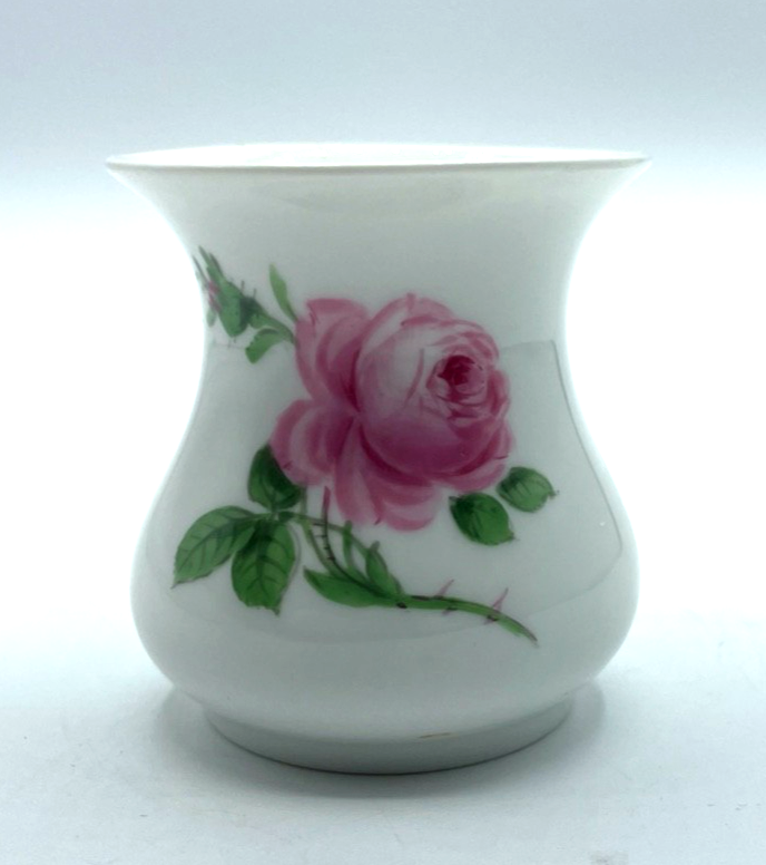 Vintage kl. Meissen Porzellan Vase Wildrose rote Rose Dekor H 6,3 cm  1A Zustand1