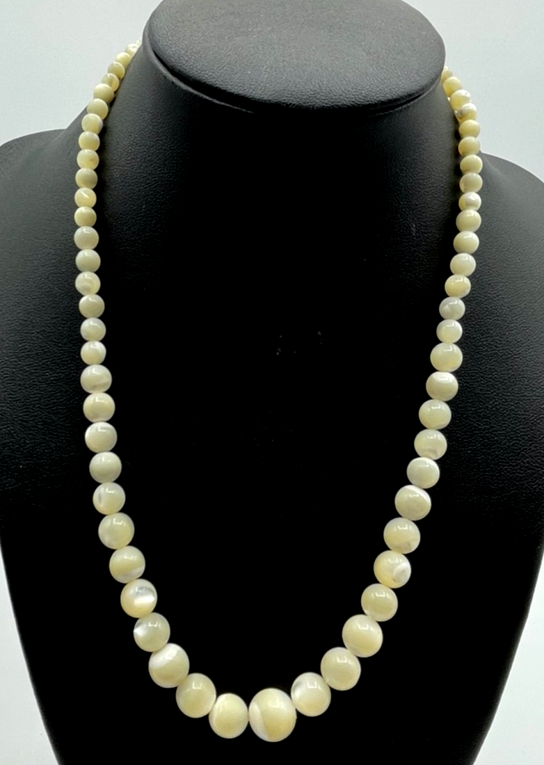 Vintage 45 cm lange Perlmutt Kugelkette im Verlauf sehr elegant gepflegt0