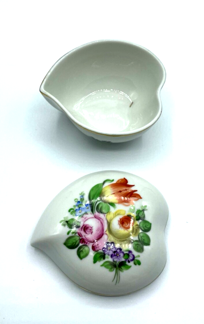 Vintage Herend Porzellan Dose Deckeldose Herz Blumen Bukett handbemalt6