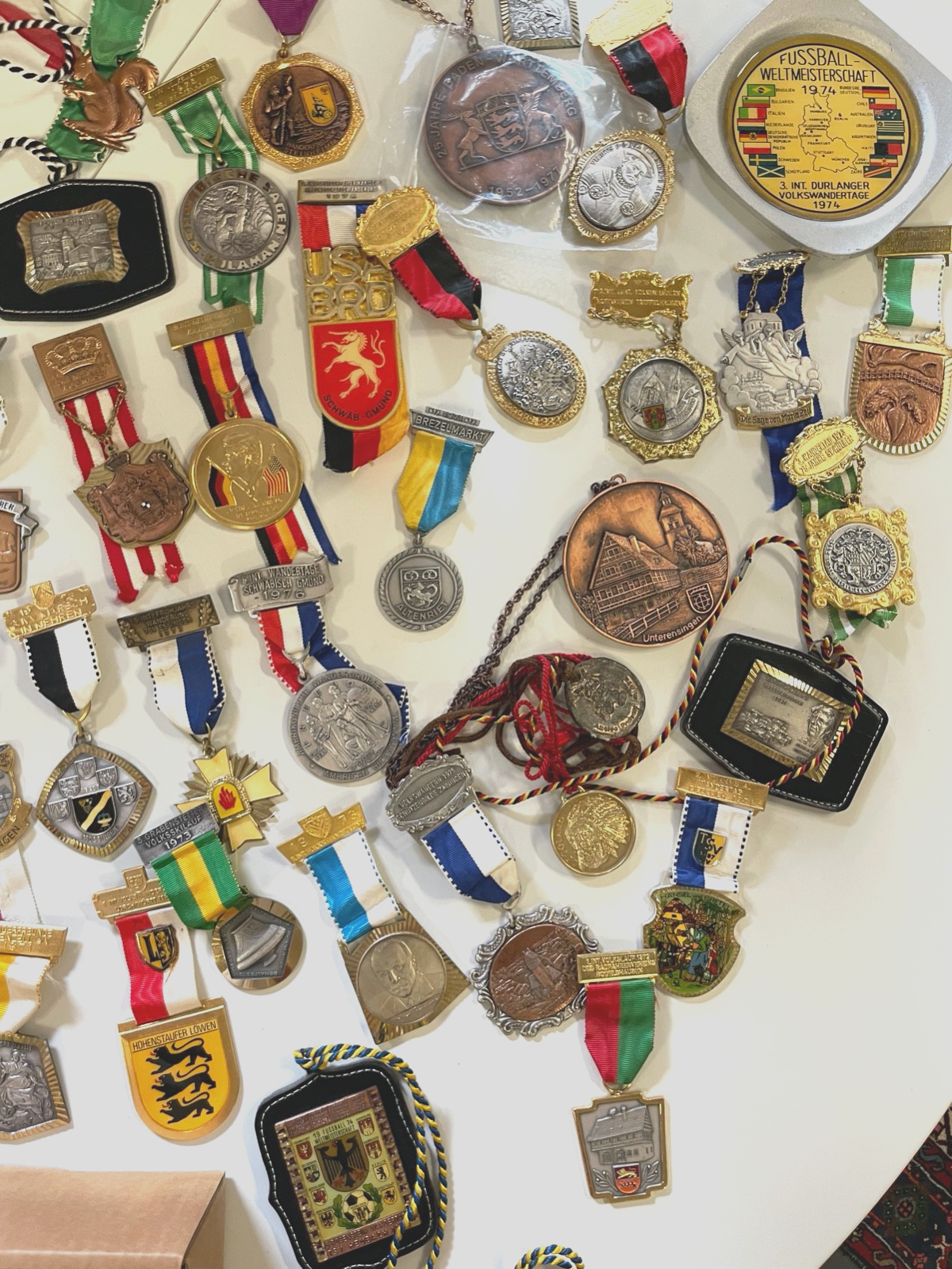 Komplett Sammlung alte Wanderabzeichen Wandermedaillen 10 KG gemischtes Konvolut5