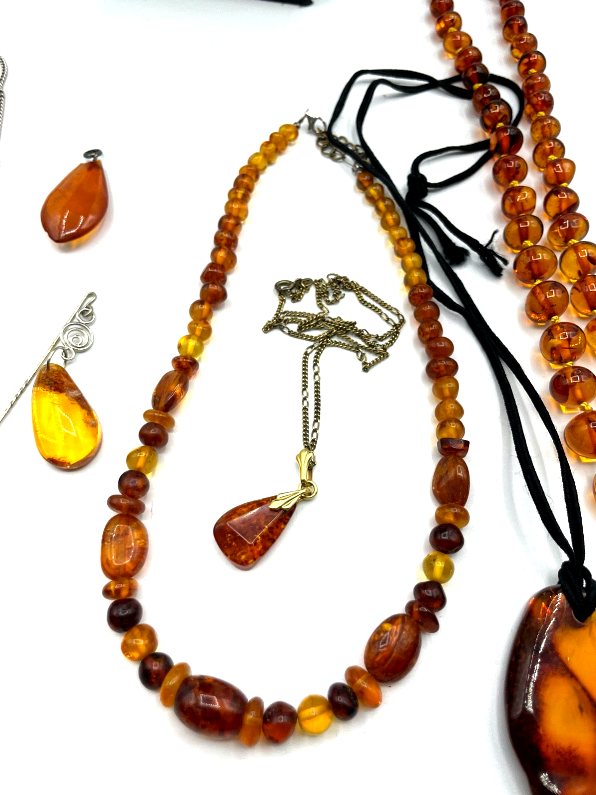 Konvolut tragbar gepfl. Bernstein Schmuck alt + neu Kette Anhänger Anstecknadel7