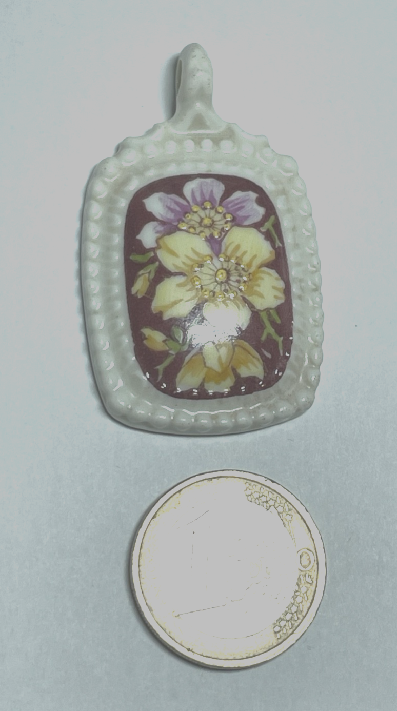 Antik Porzellan Anhänger 30erJ handgemalt Blumen Bukett H 48 x B 30 mm top gepfl6
