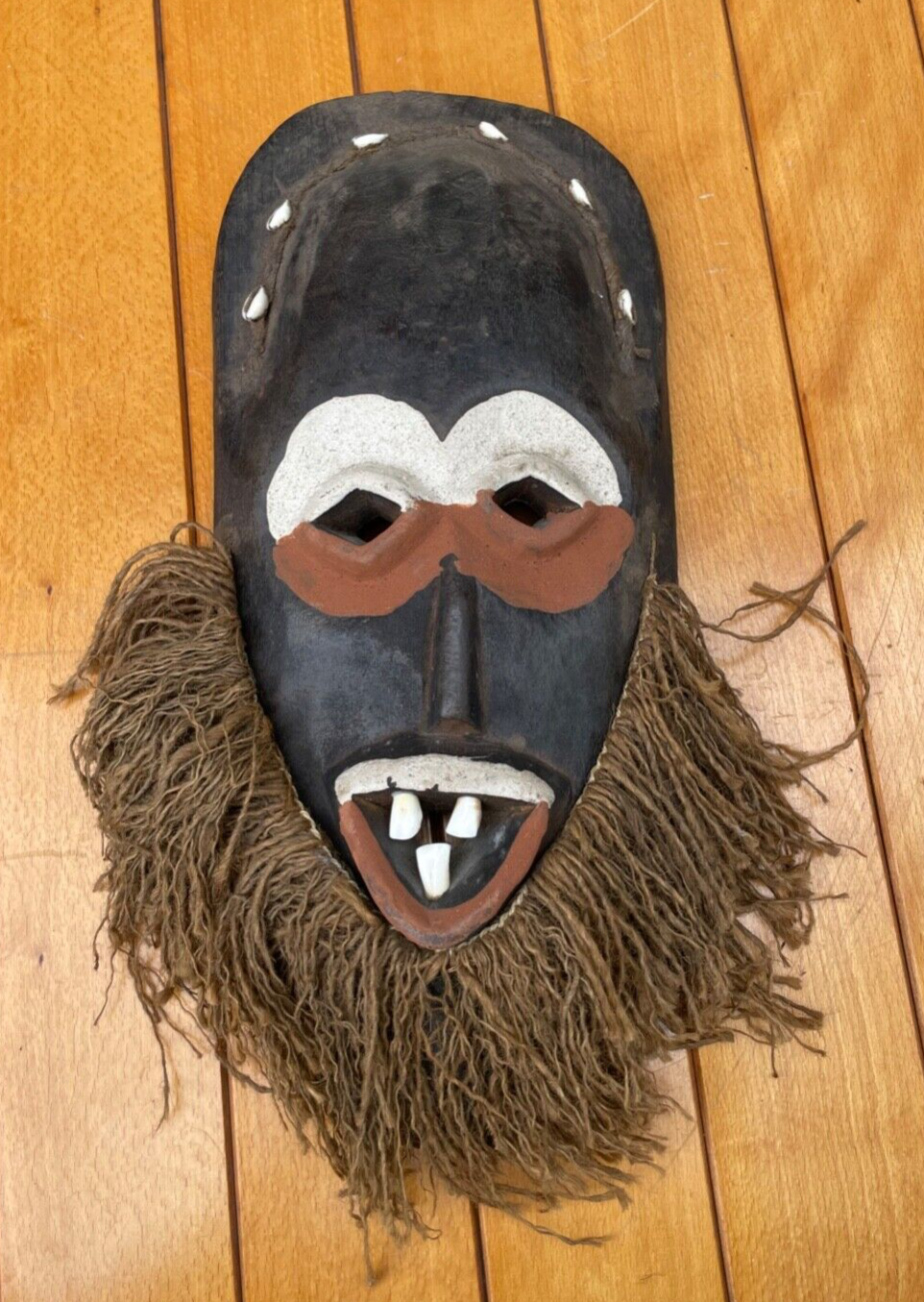 Alte Maske gr Afrika Wandmaske Handarbeit afrikanische Holzmaske Larve H 46,5 cm0