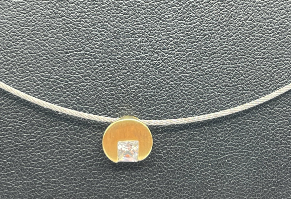333 Gold 8 K + Edelstahl Omega Reif mit Anhänger + Zirkonia Cube gepflegt 44,5cm3