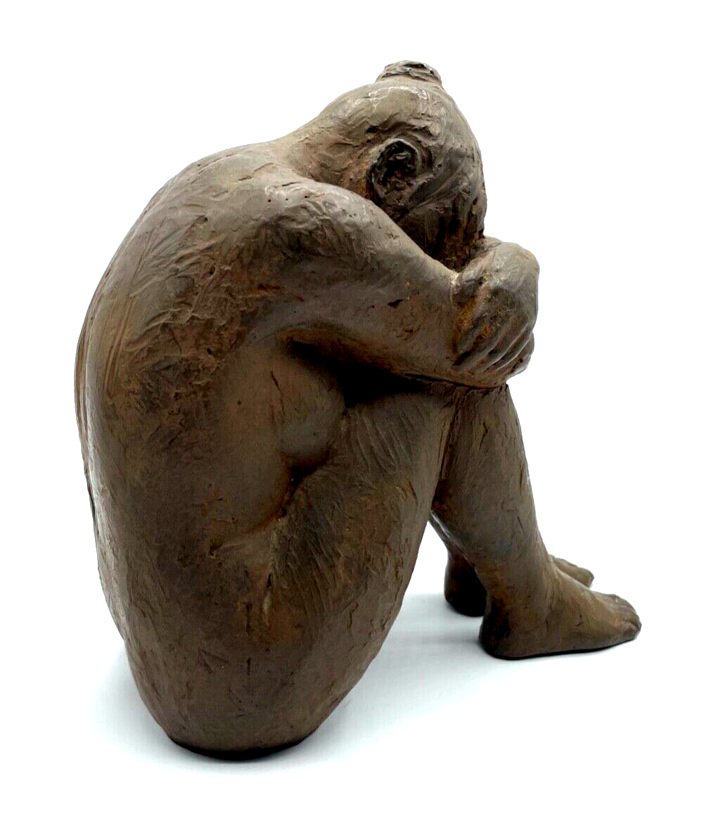 M. Duque femme nu Bronze Akt Figur einer in sich zusammengekauerten Frau 20065