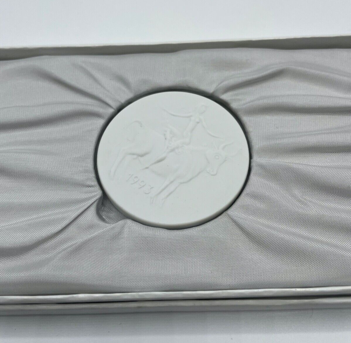 Meissen Porzellan Medaille Plakette Europa auf dem Stier 1993 Ø 5 cm im Karton1