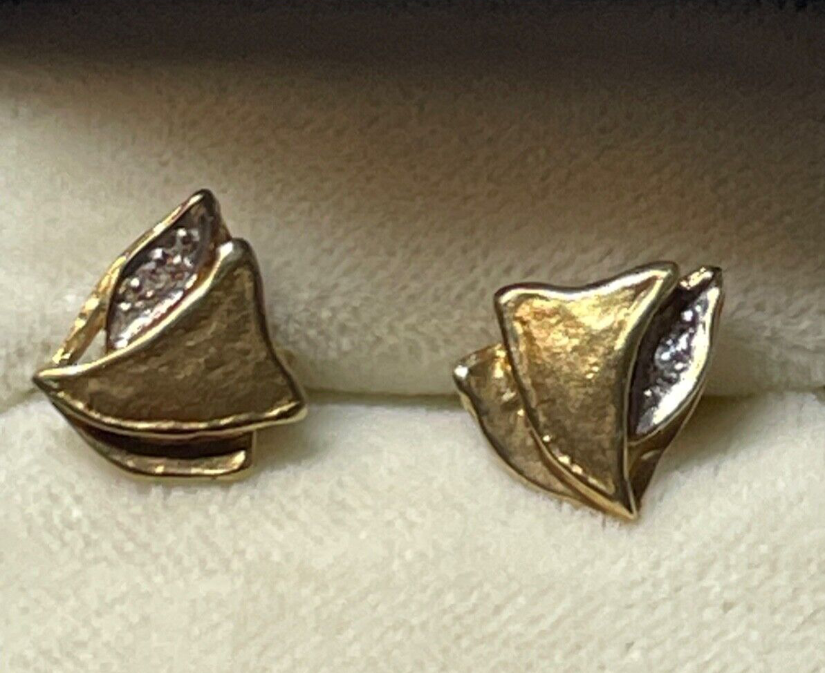 Solide 333 Gold 8 K Ohrringe Ohrstecker je 1 kleiner Diamant Juwelier Qualität1