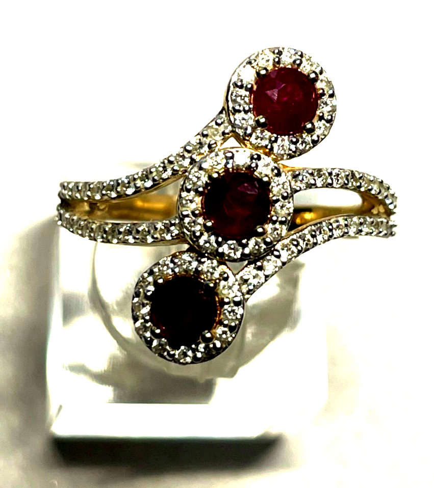 Atemberaubender massiver 585 Gold 14 K Ring 3x Rubin + 80 Diamanten Paveé RG 574